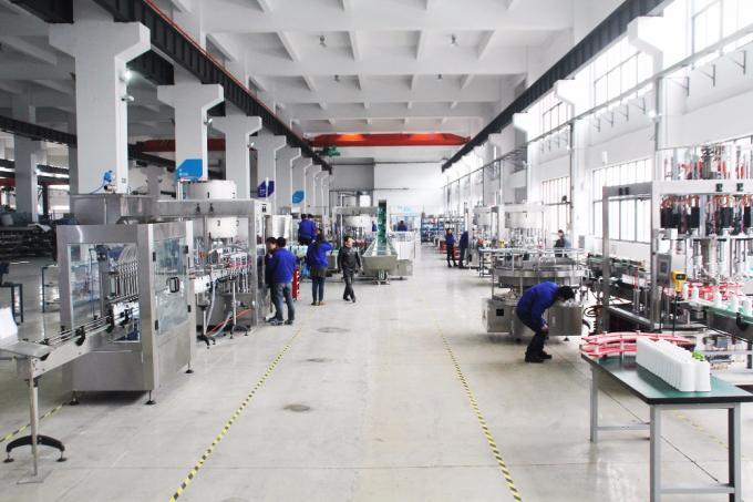 Getränk 1.5KW/chemische Fabrik-füllende mit einer Kappe bedeckende Maschine