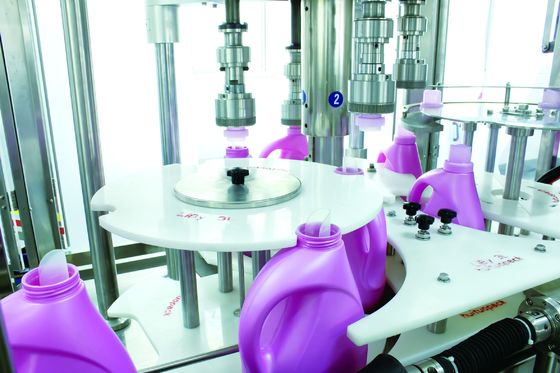 4KW präzisieren Drehmoment-Steuerplastikflaschen-mit einer Kappe bedeckende Maschine