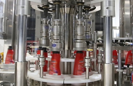 Drei automatische Flaschen-mit einer Kappe bedeckende Maschine der Greifer-Struktur-Minuten-2000 BPH