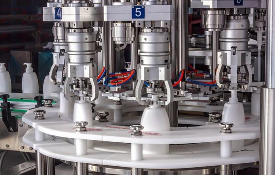 2 in 1 Monoblock-Flaschen-füllender und mit einer Kappe bedeckender Maschine