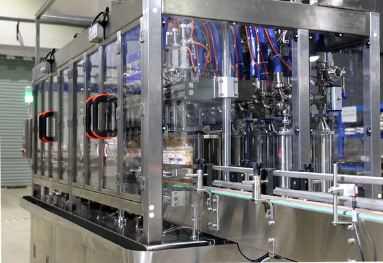 Mit einer Kappe bedeckende Maschine der Plastikflaschen-7200B/H für Reinigungsmittel