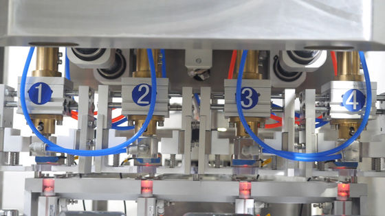 Standard-füllende mit einer Kappe bedeckende Maschine 380V GMP für Lotion