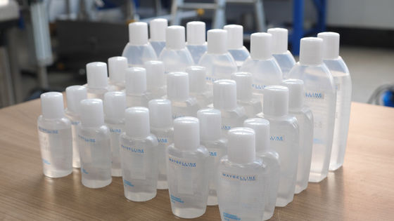Kosmetische füllende mit einer Kappe bedeckende Fertigungsstraße für Füllung der Wasser-Creme